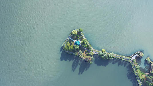 航拍城市风光武汉旅游地标东湖4k素材视频的预览图