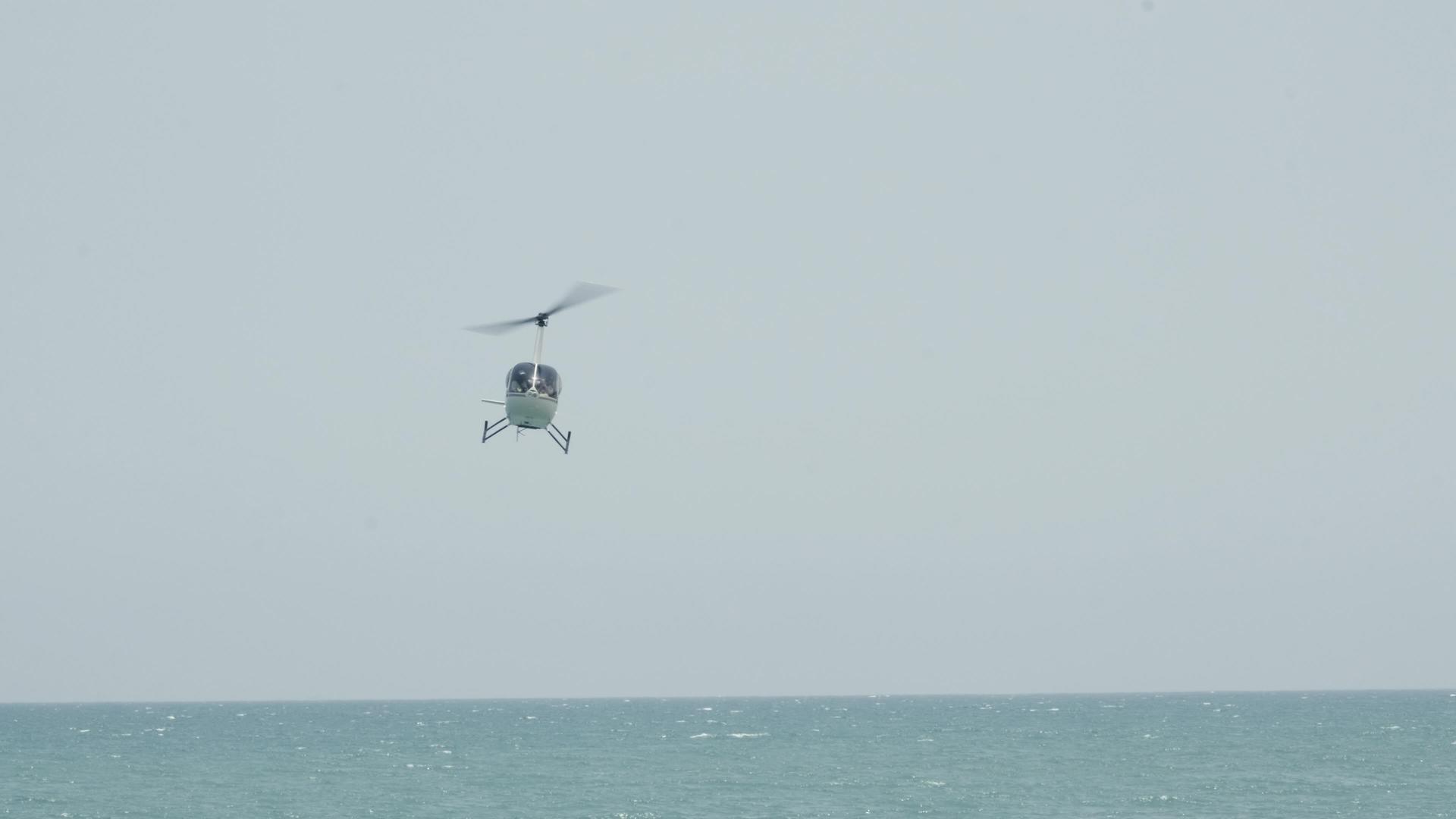 4K在海上拍摄观光飞机视频的预览图