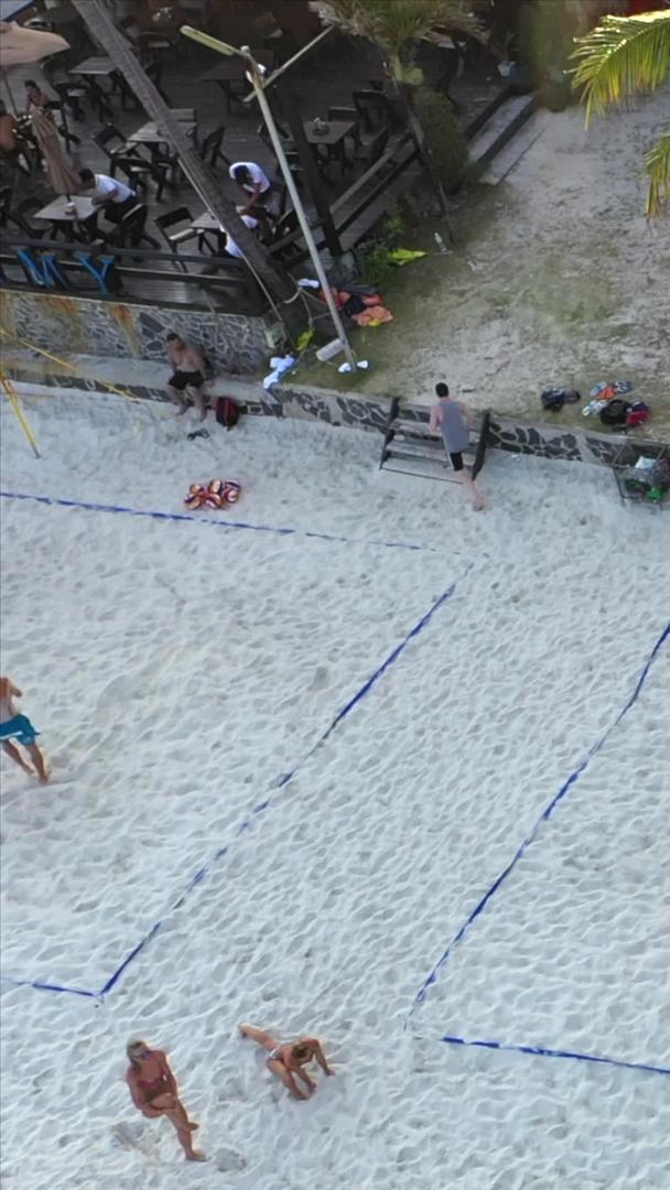 在泰国帕岸岛上打沙滩排球视频的预览图