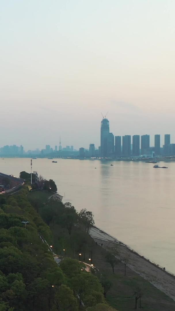 武汉滨江CBD金融商务区航拍建设视频的预览图