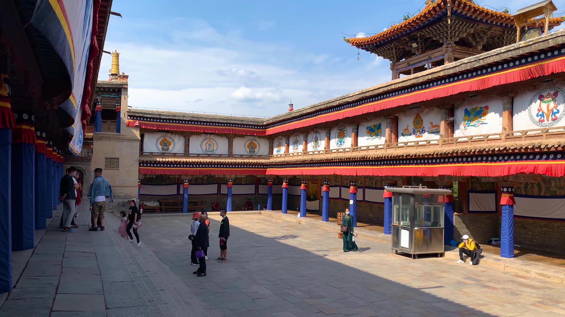 青海西宁旅游景点塔尔寺建筑视频合集视频的预览图