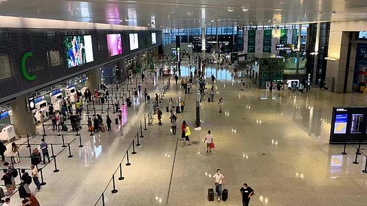 上海虹桥机场T2航站楼值机大厅视频合集视频的预览图