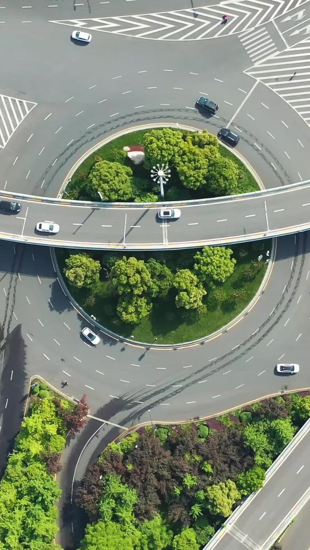 航拍城市立体交通流转盘道路材料视频的预览图