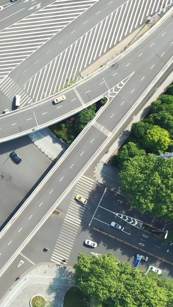 航拍城市立体交通流转盘道路材料视频的预览图