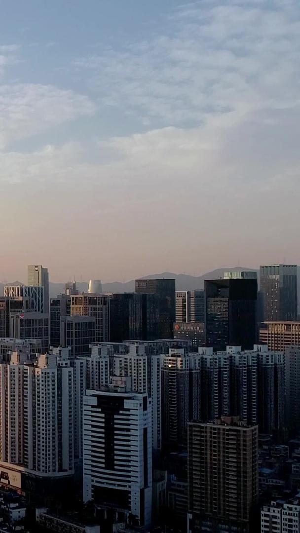 深圳福田区中心城市日落下的航拍视频的预览图
