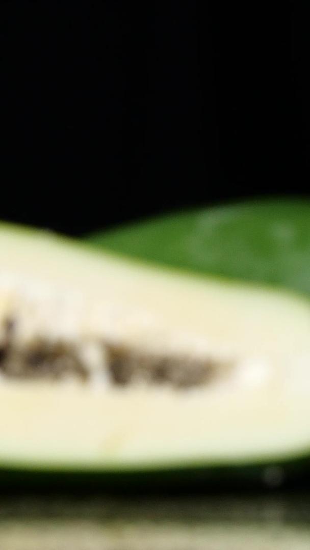 新鲜的木瓜果切木瓜视频的预览图