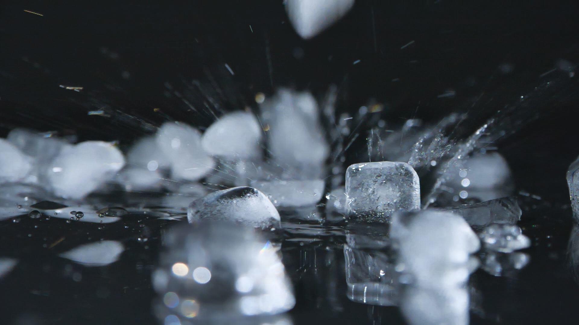 冰块升格散落视频的预览图