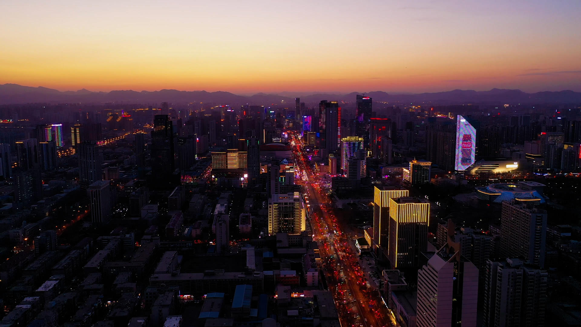 4K航拍日落后城市万家灯火视频的预览图