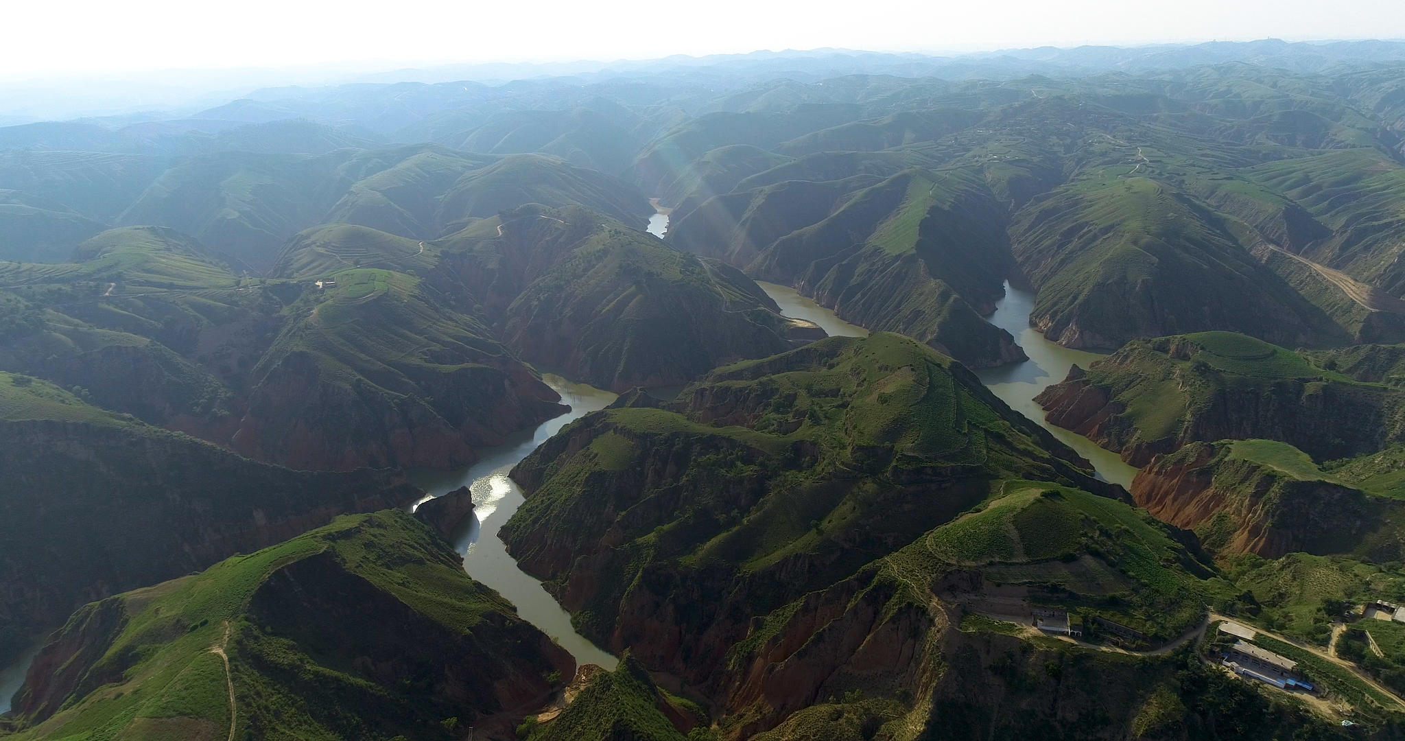 黄土高原4K航拍 视频的预览图