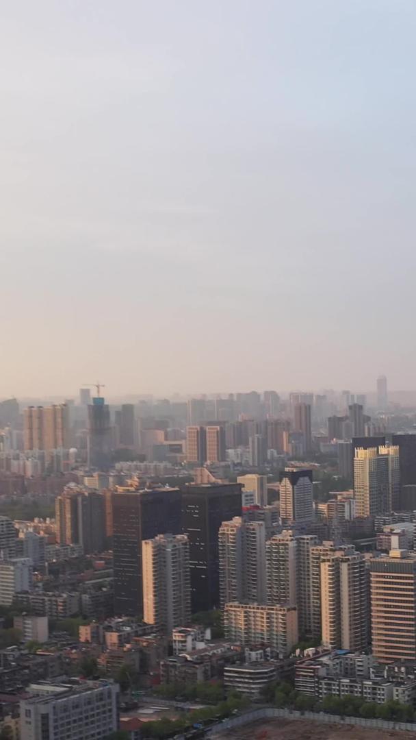 武汉最昂贵的航拍城市武汉天地江景房小区环境素材视频的预览图