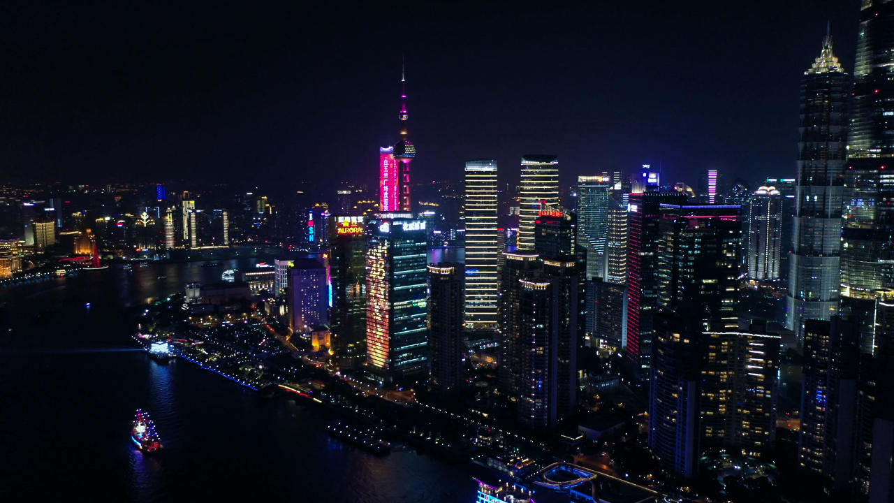 4K航拍上海夜晚商务中心视频的预览图
