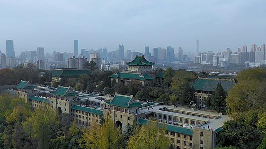 航拍武汉大学民国老建筑视频的预览图