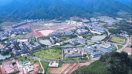 4k高清航拍桂林电子科技大学视频的预览图