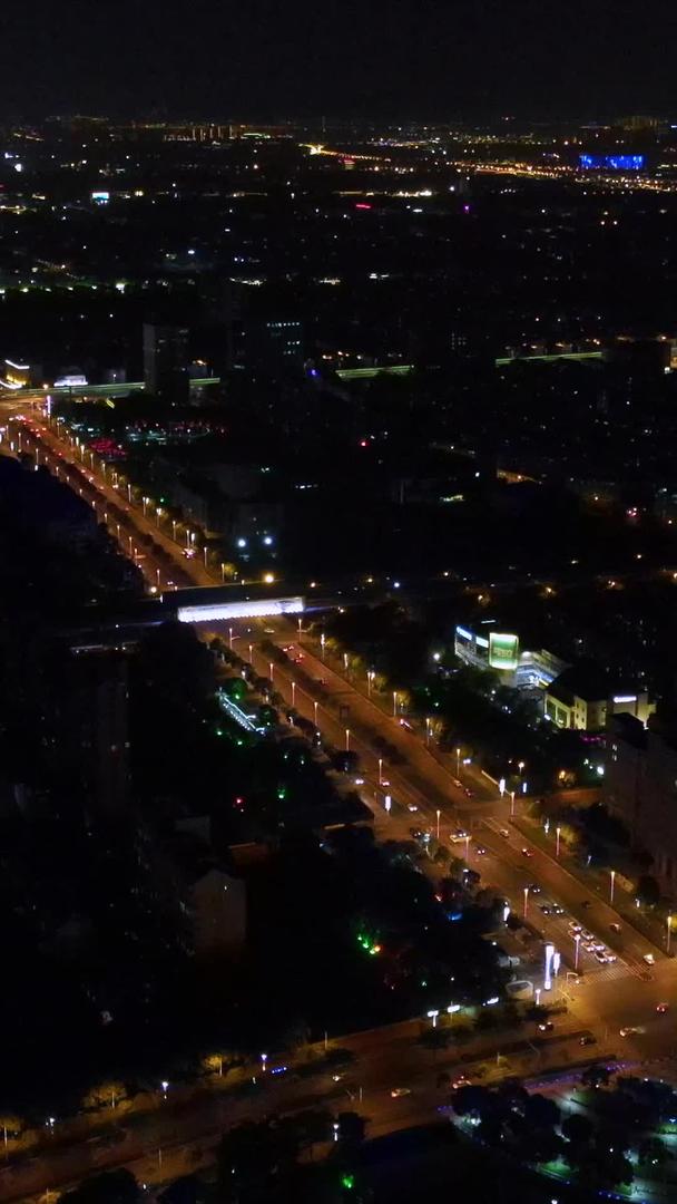 俯瞰苏州市中心夜景航拍视频的预览图