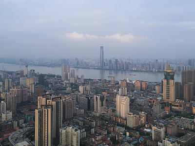 延时摄影航拍城市风光繁华商务金融中心城市天际线长江江景风景素材视频的预览图
