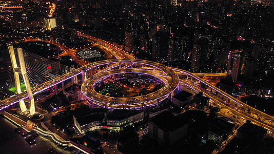4K航拍上海南浦大桥夜景视频的预览图