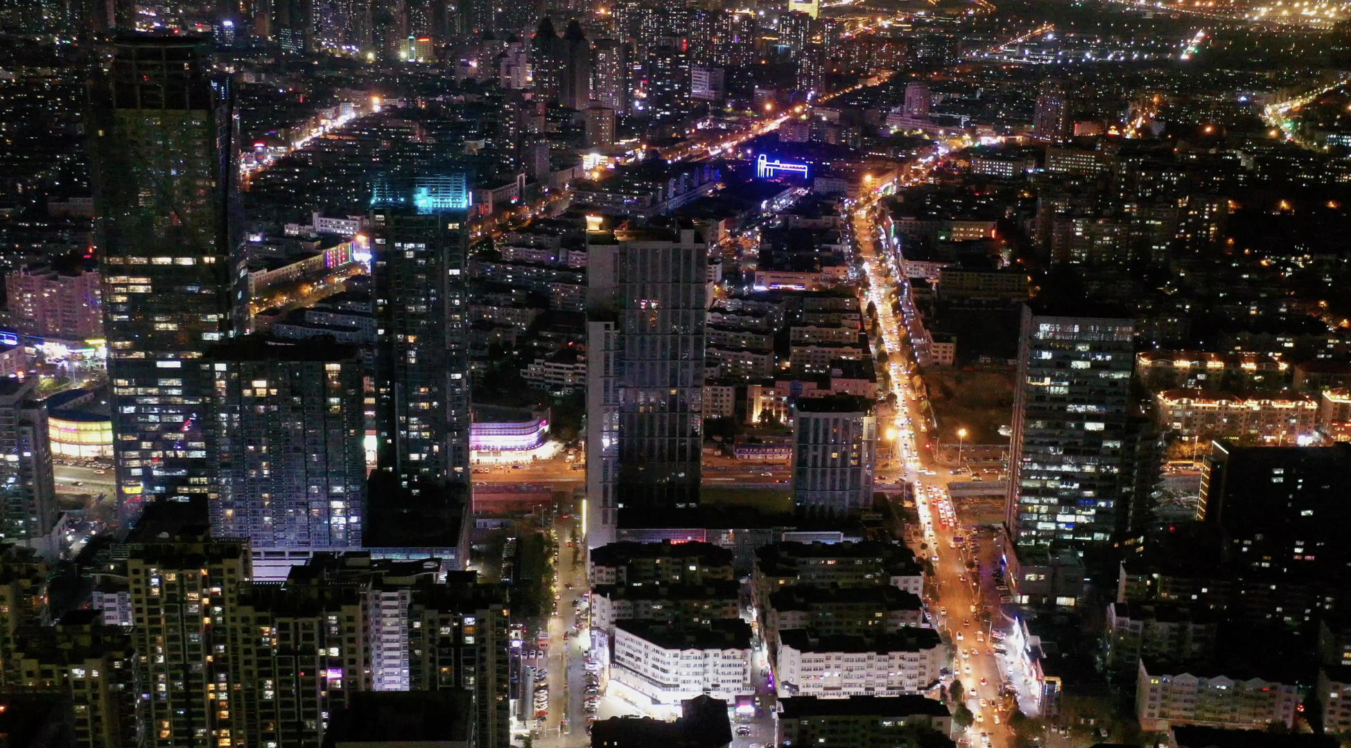 青岛城市风光夜景航拍4K视频视频的预览图