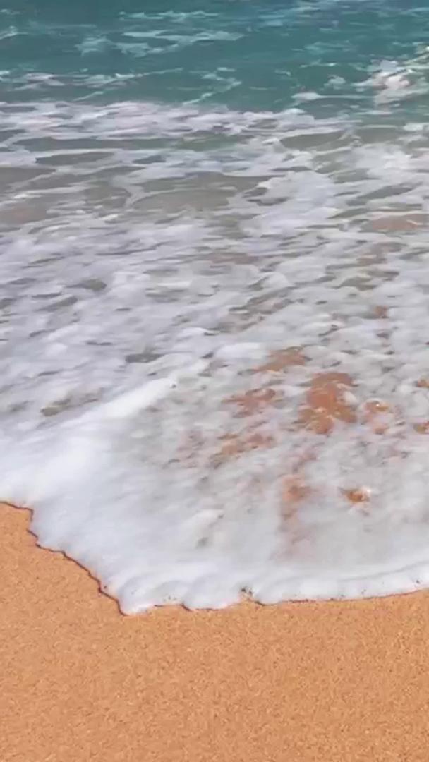 沙滩海浪升格慢动作视频素材视频的预览图