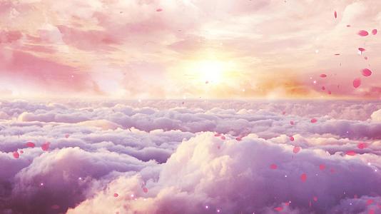 梦幻粉色云端花瓣飘动4K背景视频的预览图