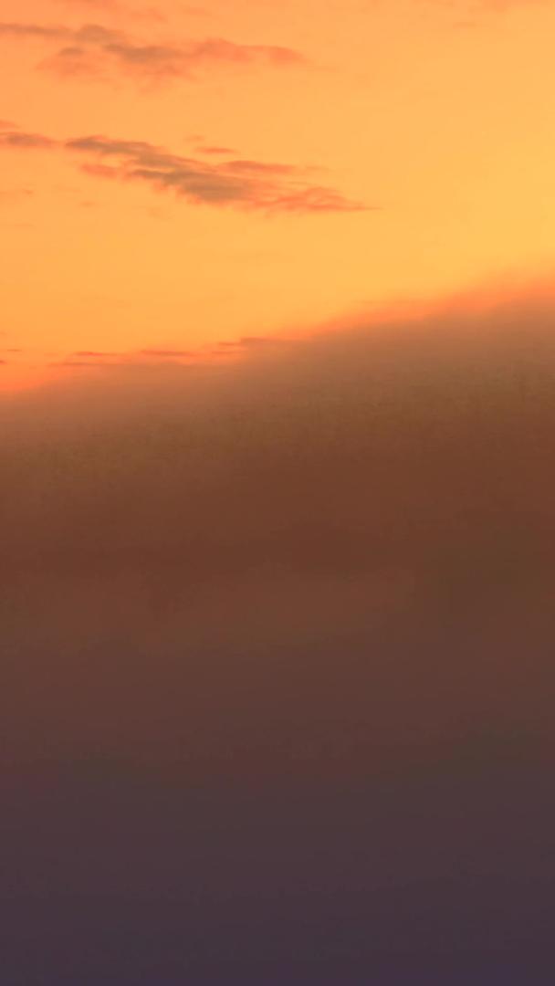 航拍云海日出穿云视频的预览图