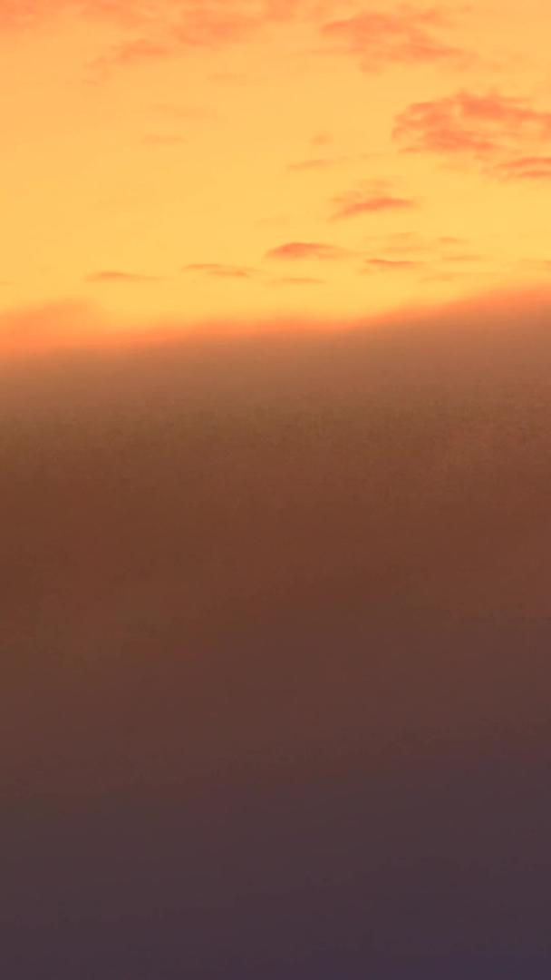 航拍云海日出穿云视频的预览图