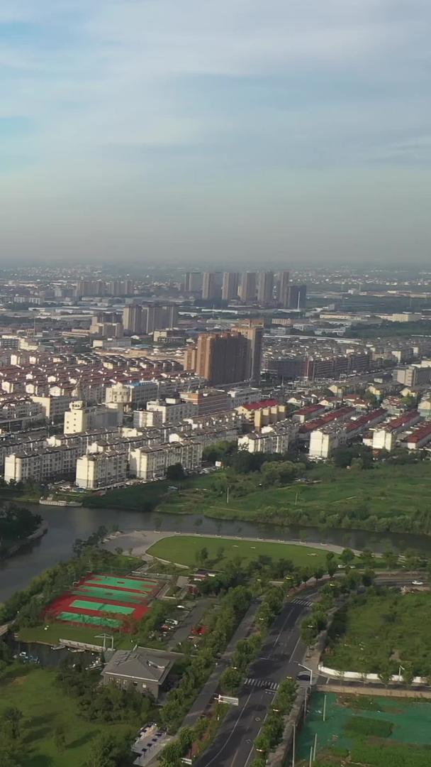 日出航拍江苏泰州市中心地标城市视频的预览图