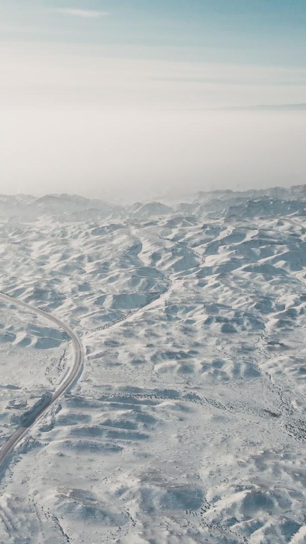 新疆独库公路冬季雪景视频的预览图