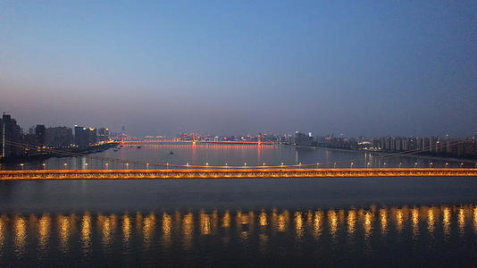 航拍武汉杨泗港长江大桥夜景街景道路交通车流4k素材视频的预览图