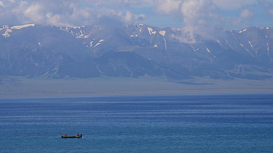 新疆5A级旅游景区赛里木湖自然风光4k素材视频的预览图