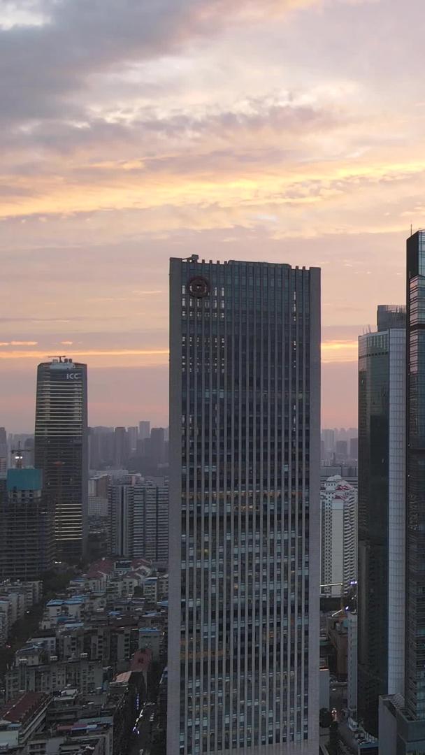航拍城市夕阳夕阳天空金融中心素材视频的预览图
