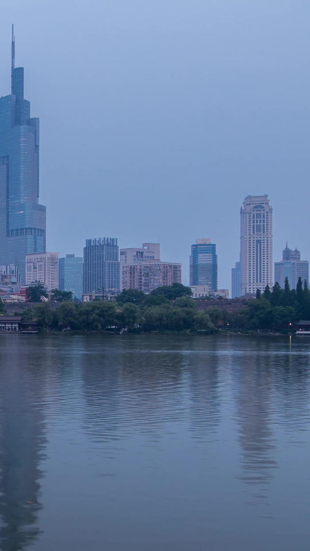 南京玄武湖紫峰日夜延迟视频的预览图