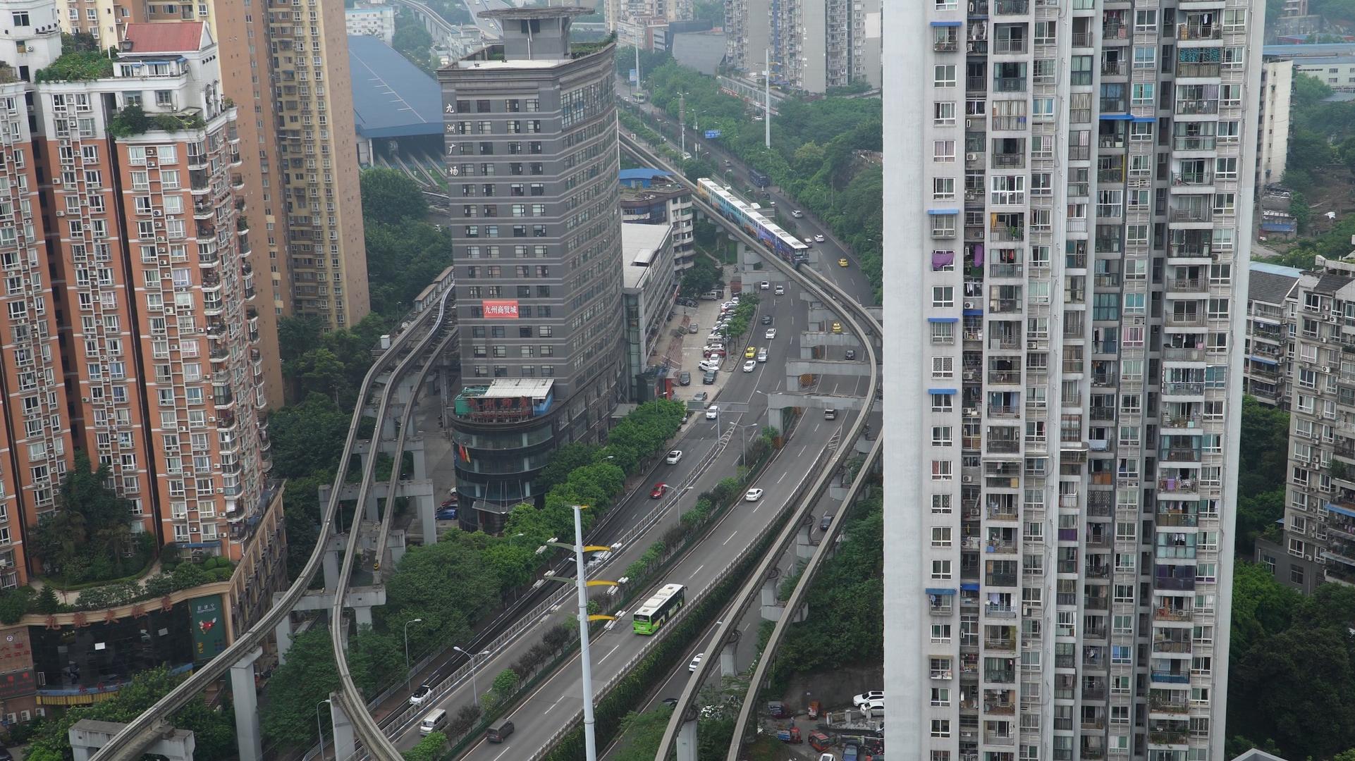 网红重庆横向交错的轻轨视频的预览图