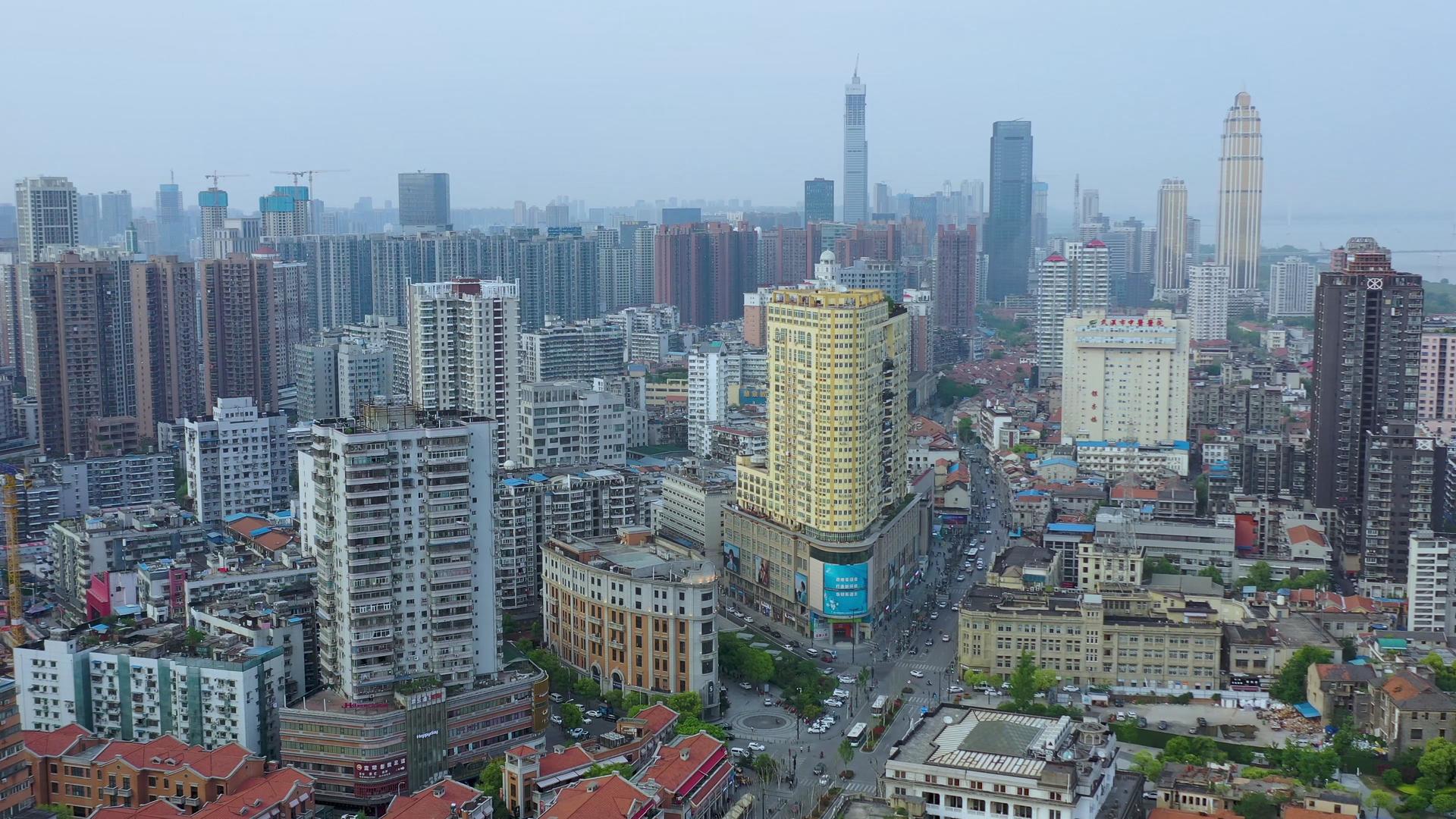 航拍武汉汉口老租界城区视频的预览图