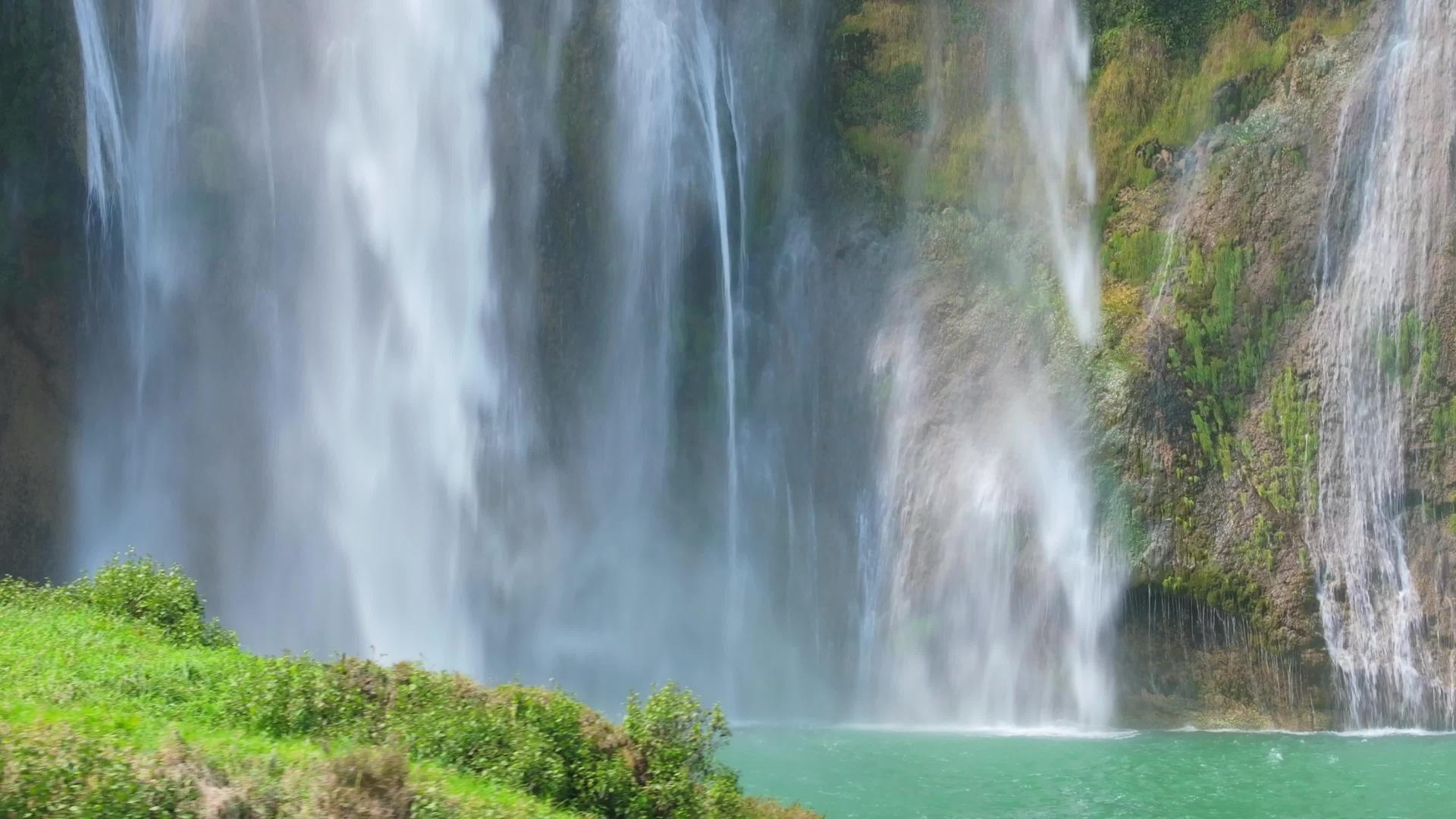 4k航拍长焦瀑布水流风景视频的预览图