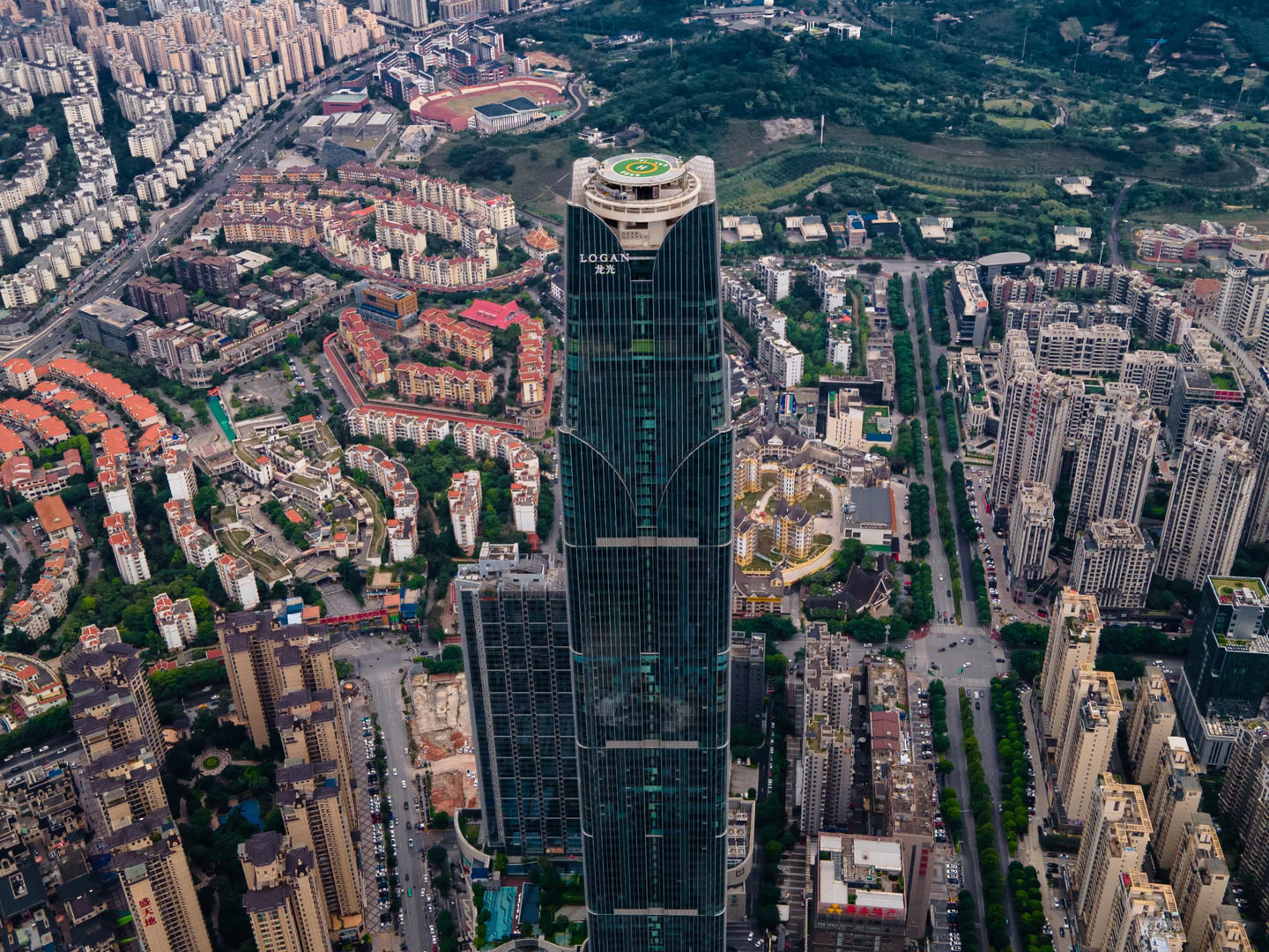 广西南宁龙光世纪大厦延时航拍视频的预览图