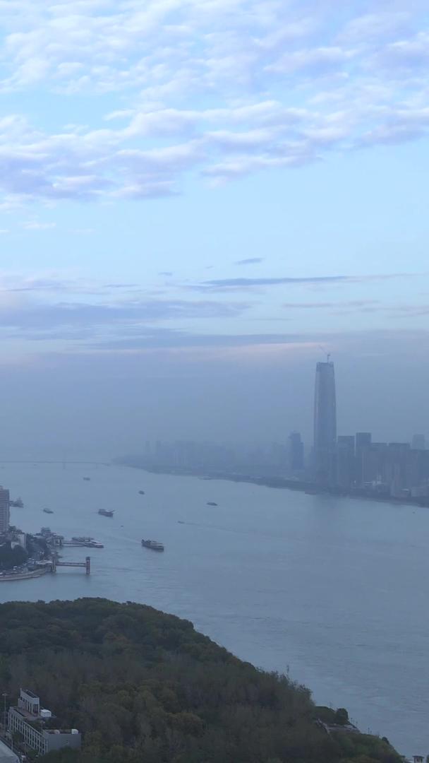 航拍城市自然风光夕阳天空素材视频的预览图
