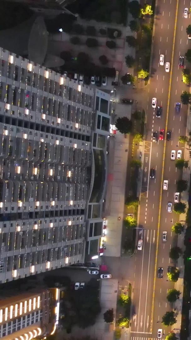 城市夜景灯光道路健身体育场素材视频的预览图