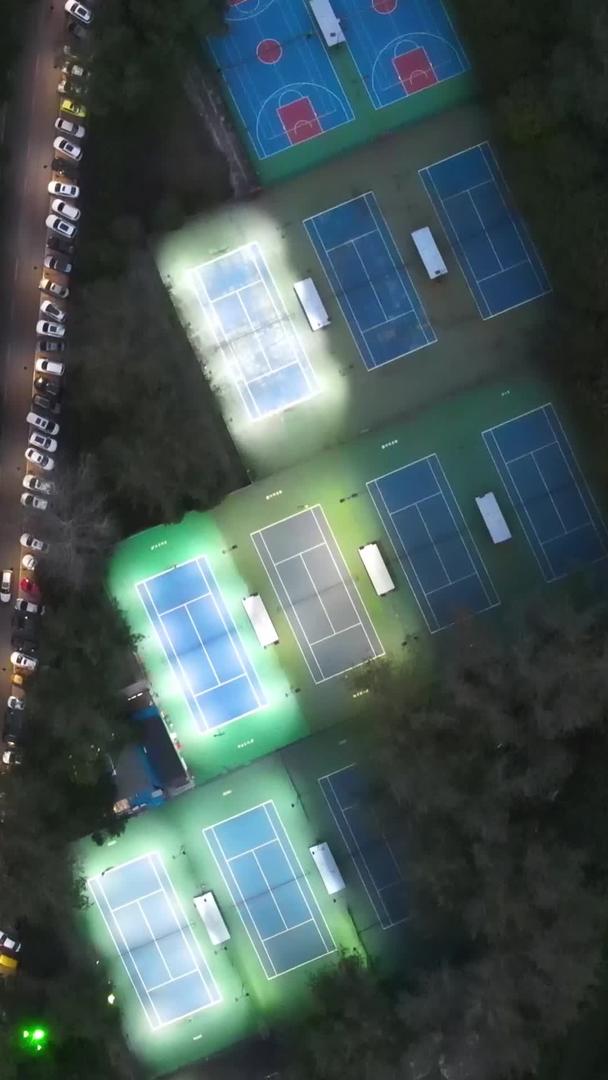 城市夜景灯光道路健身体育场素材视频的预览图