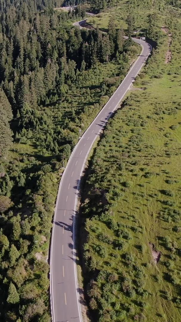 高原盘山公路航拍蜿蜒崎岖的视频视频的预览图