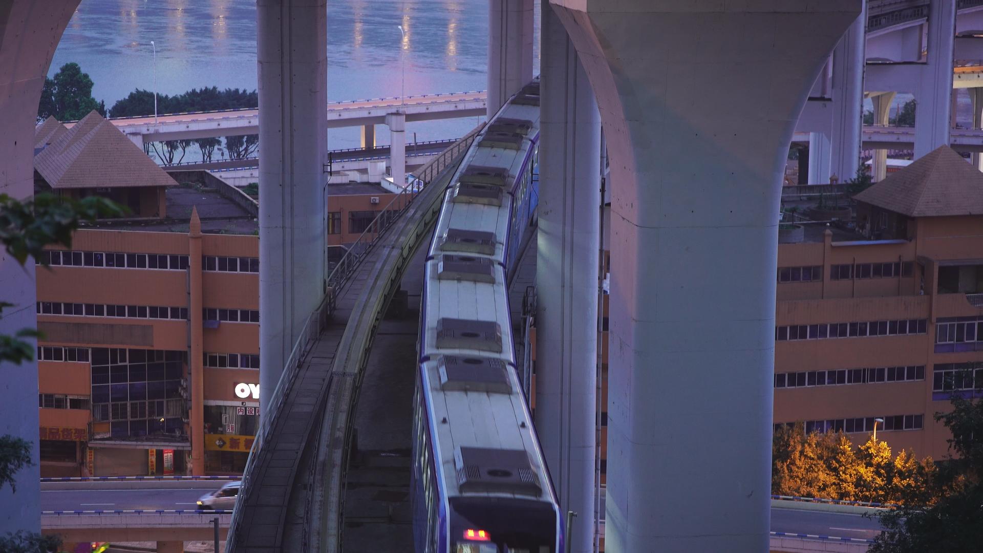 4k重庆城市轨道交通桥梁视频的预览图
