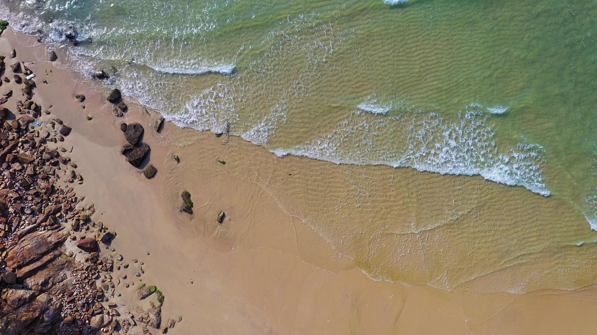 4K实拍蔚蓝的海水、海浪、流动素材视频的预览图