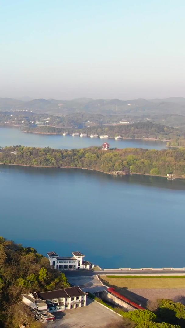 航拍5A天目湖光山色自然风光视频视频的预览图
