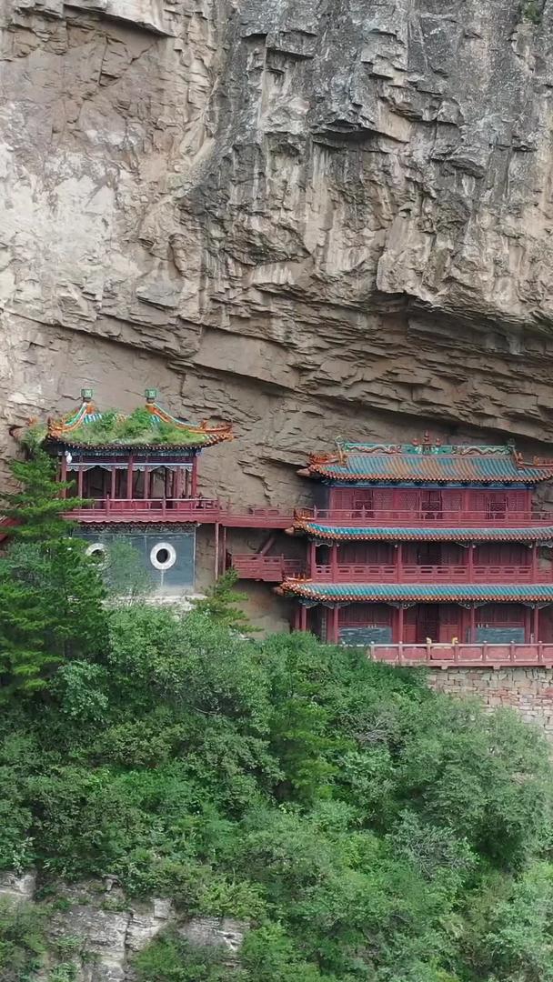 北岳恒山风景中的寺庙视频的预览图