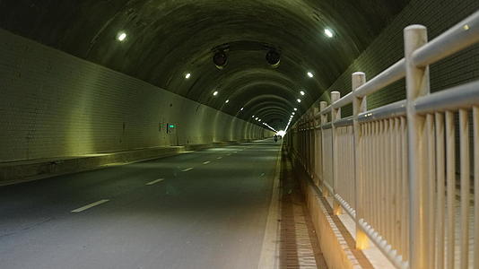 4k隧道内车流视频的预览图