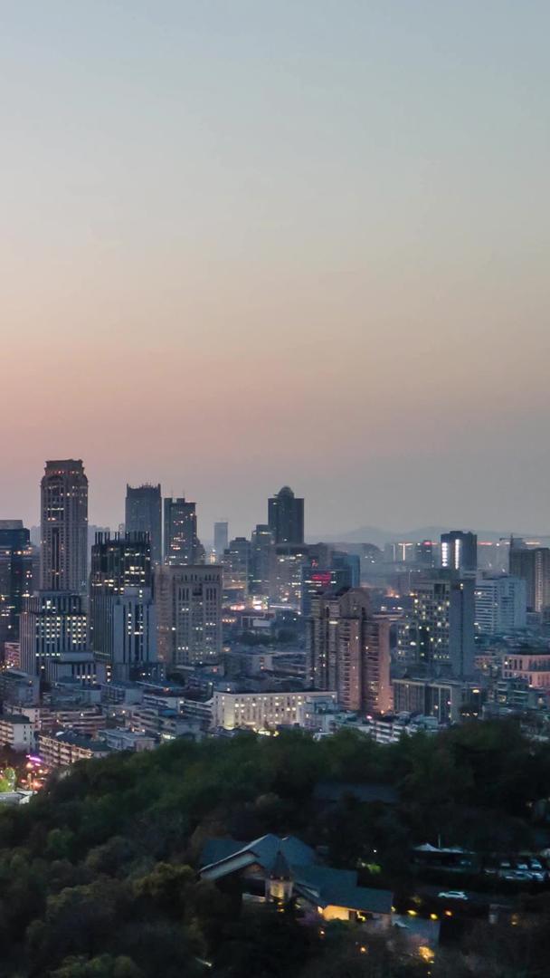 南京地标紫峰大厦电视总台夜景延时摄影视频的预览图