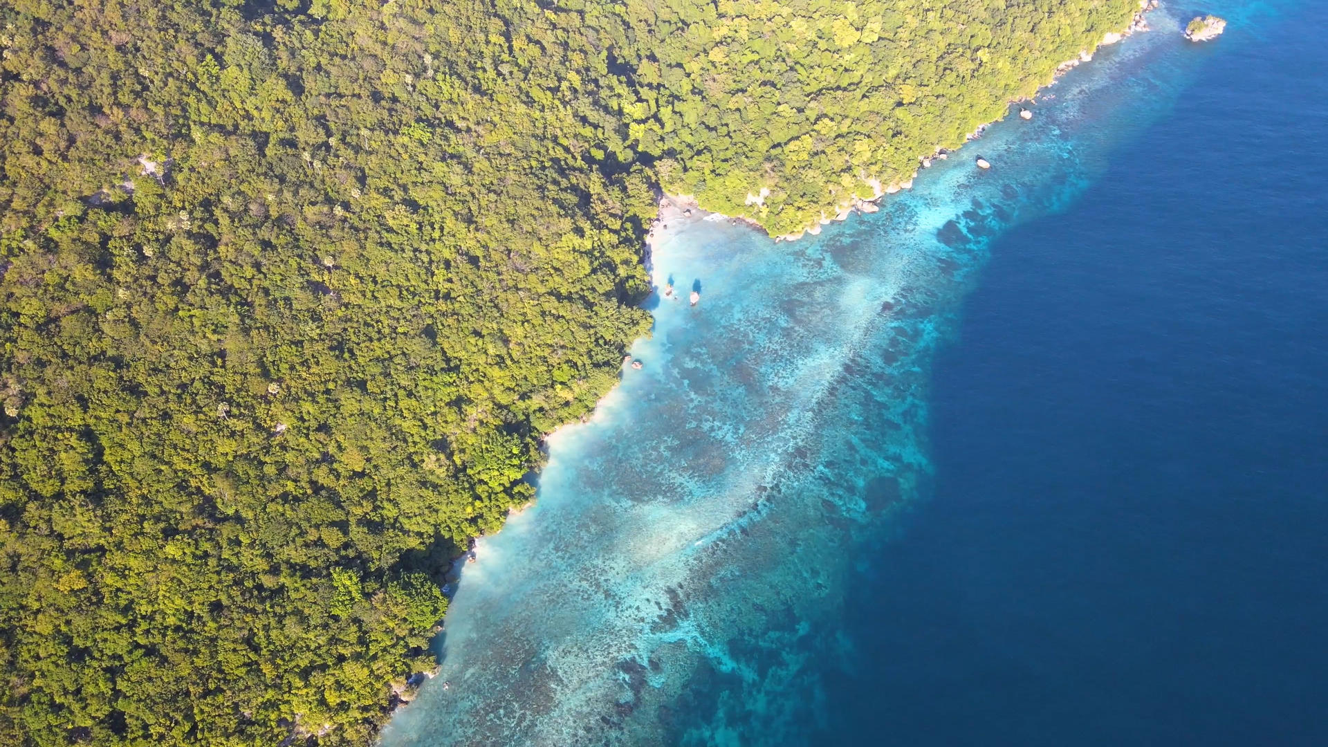 东帝汶唯美环礁海岸航拍4K视频的预览图