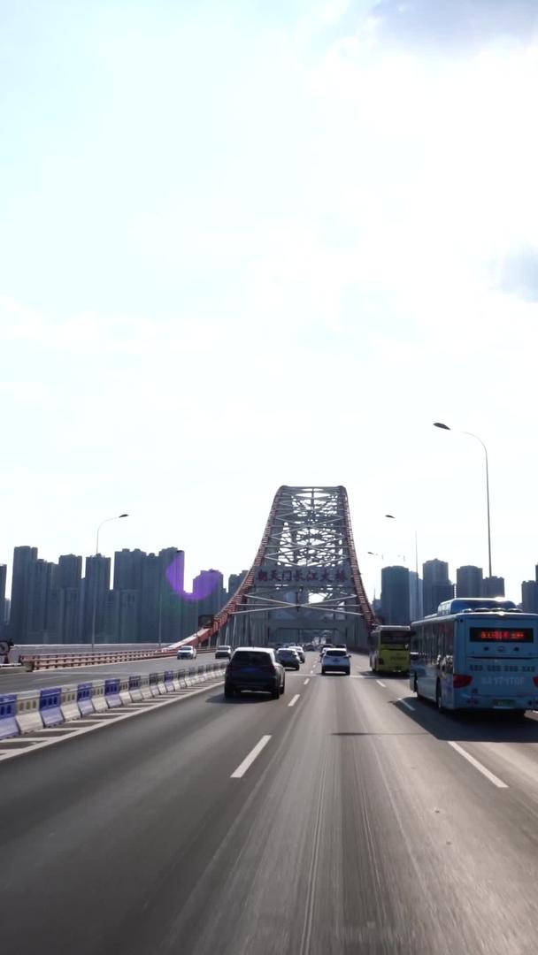 重庆朝天门大桥第一视角视频的预览图