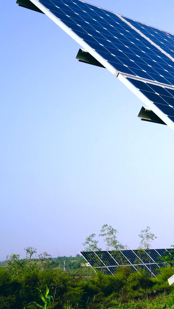 太阳能电池板实拍素材山地光伏电站光伏新能源电站视频的预览图