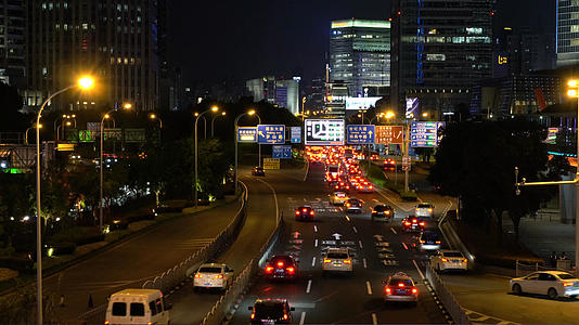 4K实拍城市夜景交通视频的预览图