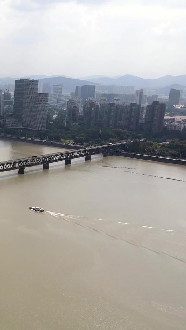 杭州钱塘江大桥航拍视频的预览图